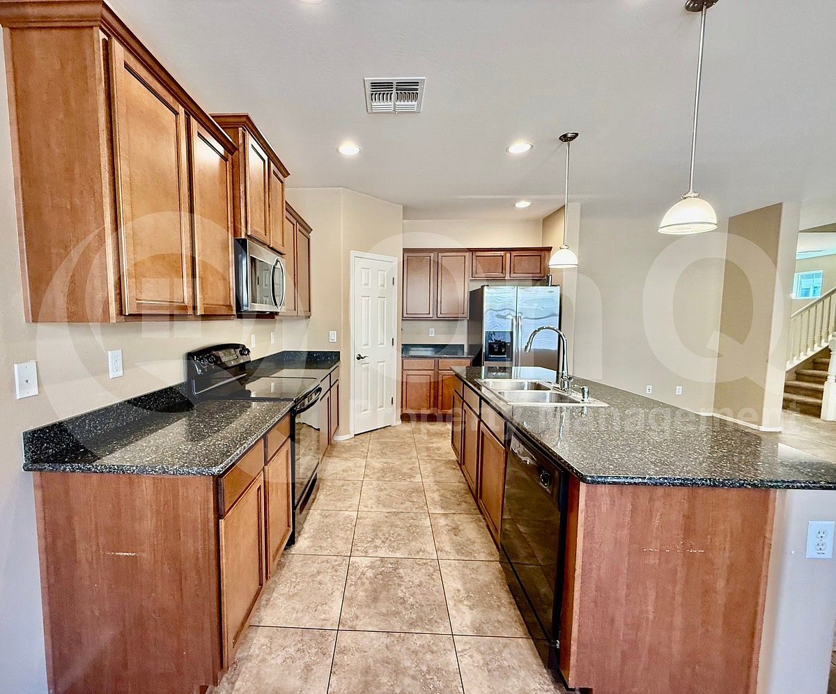 3430 E Mesquite St photo 4