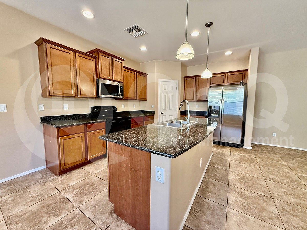3430 E Mesquite St photo 3