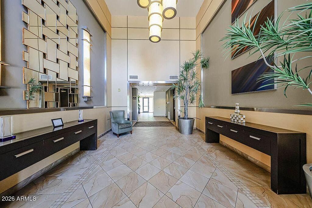 7291 N Scottsdale Rd photo 4