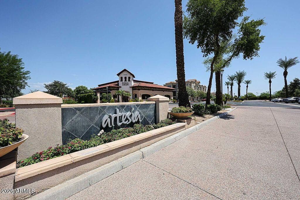7291 N Scottsdale Rd photo 2