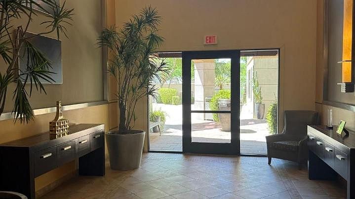 7291 N Scottsdale Rd Scottsdale, AZ 85253 photo 2