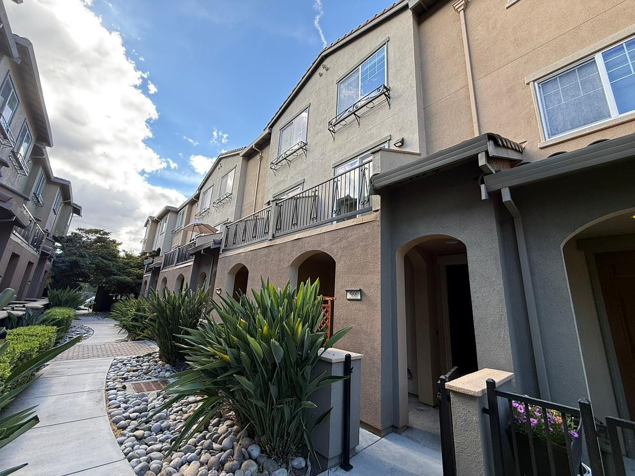 566 Almaden Walk Loop