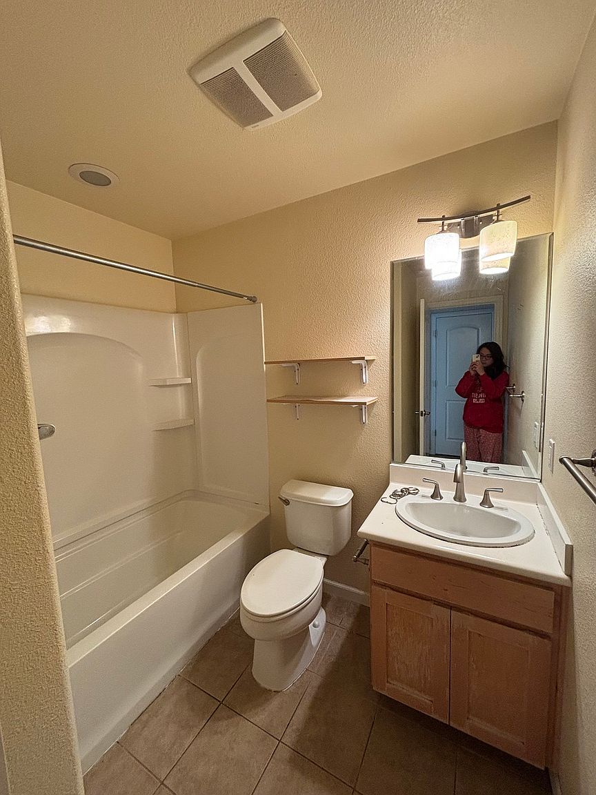 698 Cedarville Ln photo 2