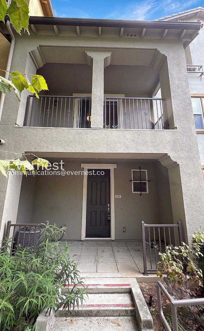 602 Cedarville Ln photo 2