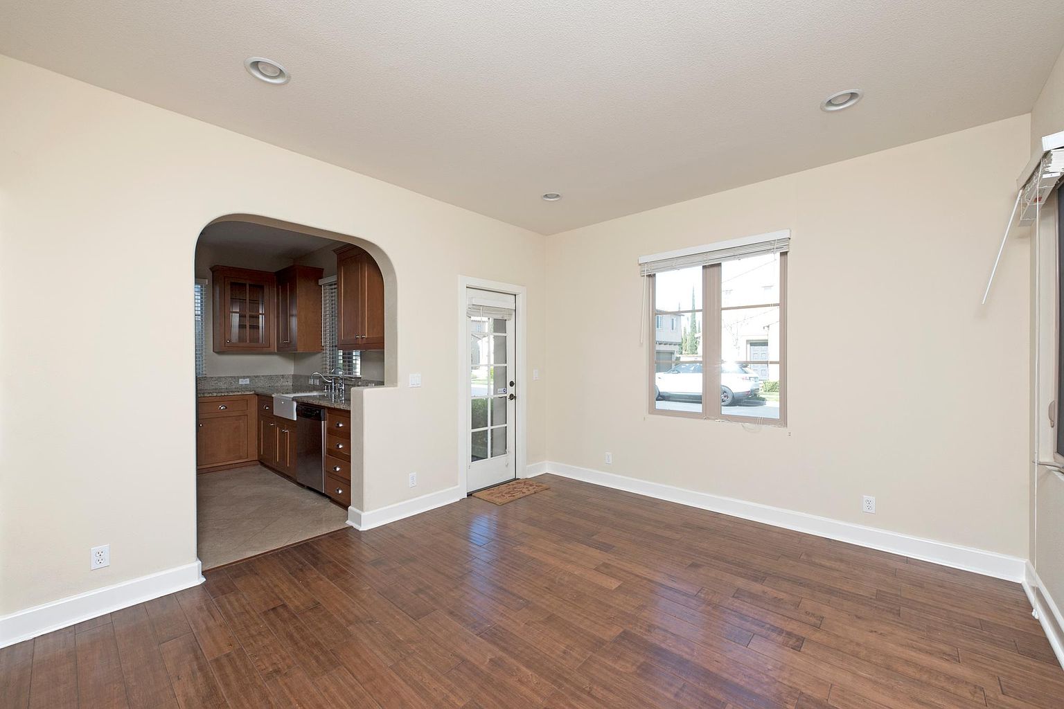 1270 Dahlia Loop photo 5