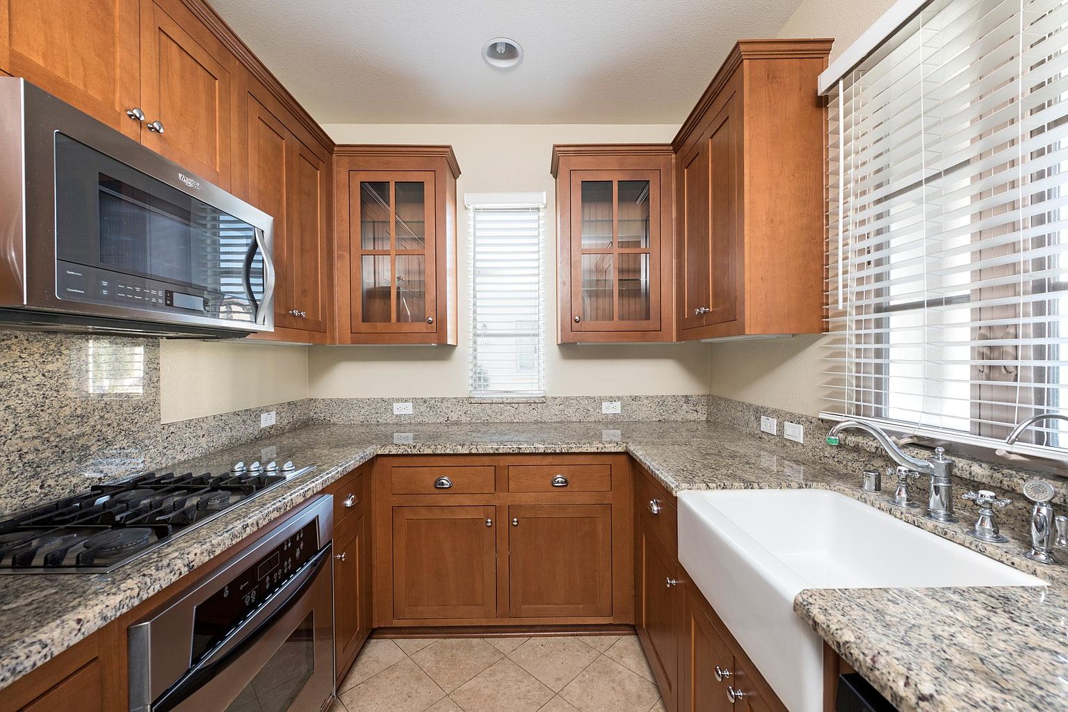 1270 Dahlia Loop photo 4
