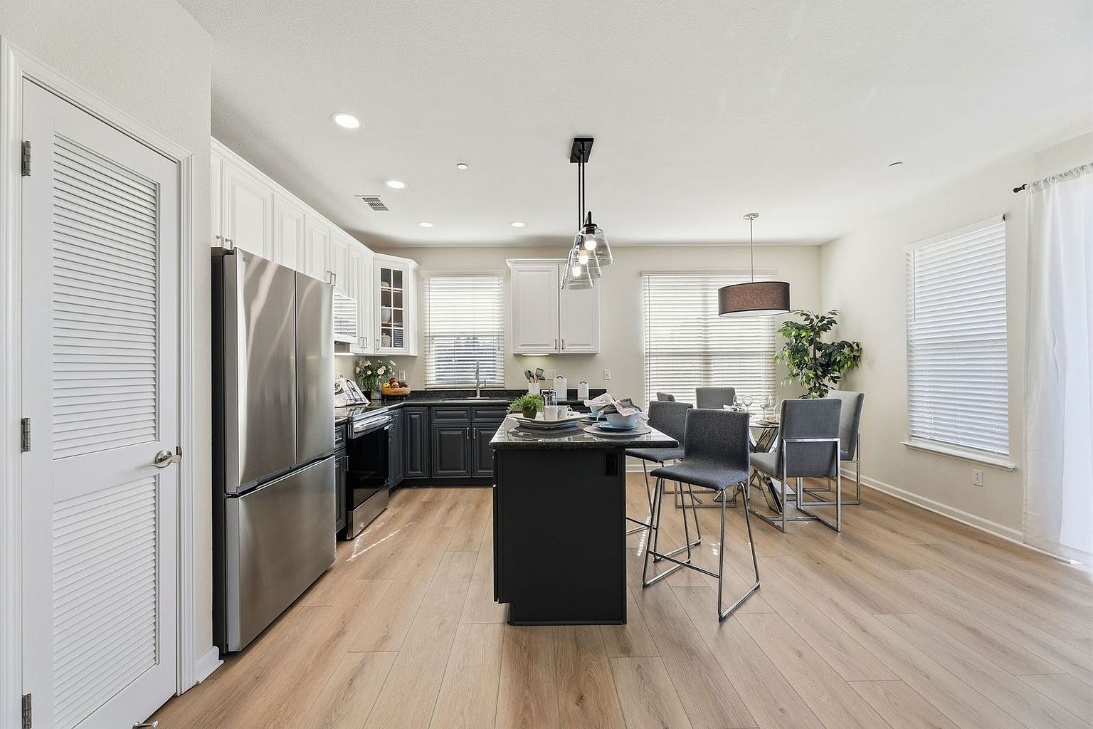 1445 Fruitdale Ave photo 4