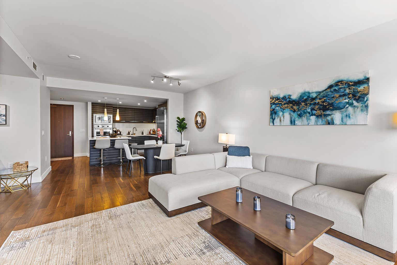 1325 Pacific Hwy San Diego, CA 92101 photo 2