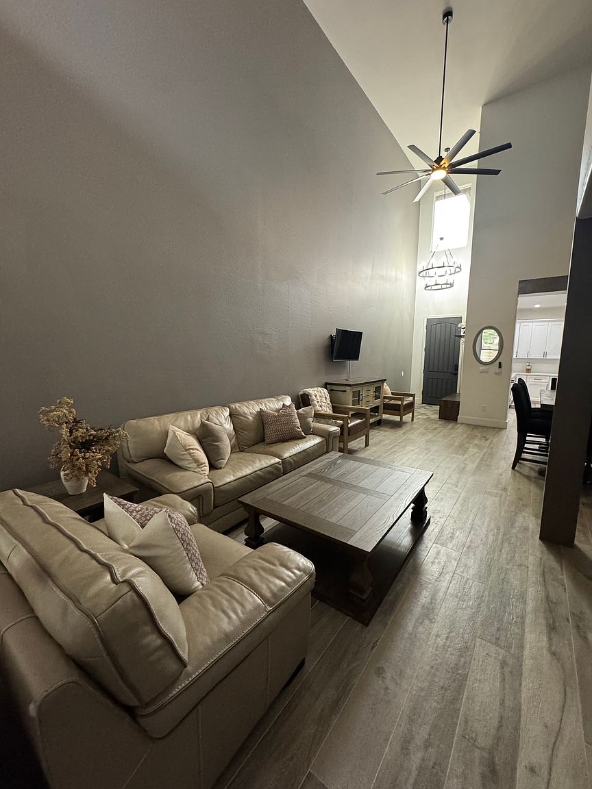 2925 N Sericin photo 3