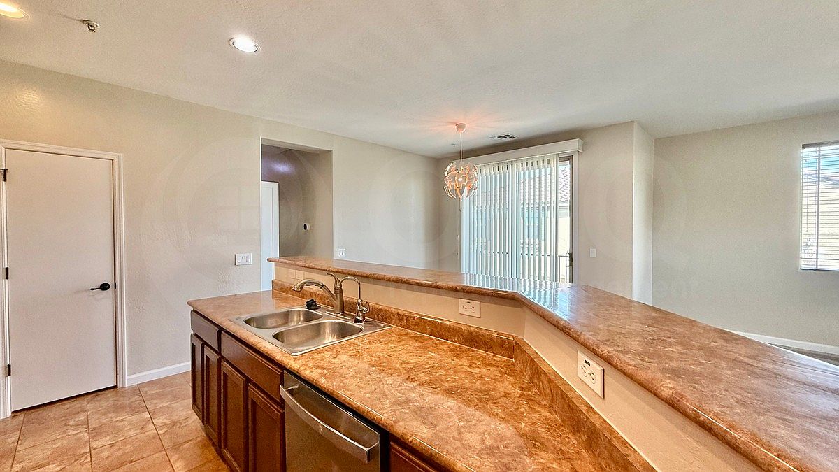 1522 N 81st Ln photo 5