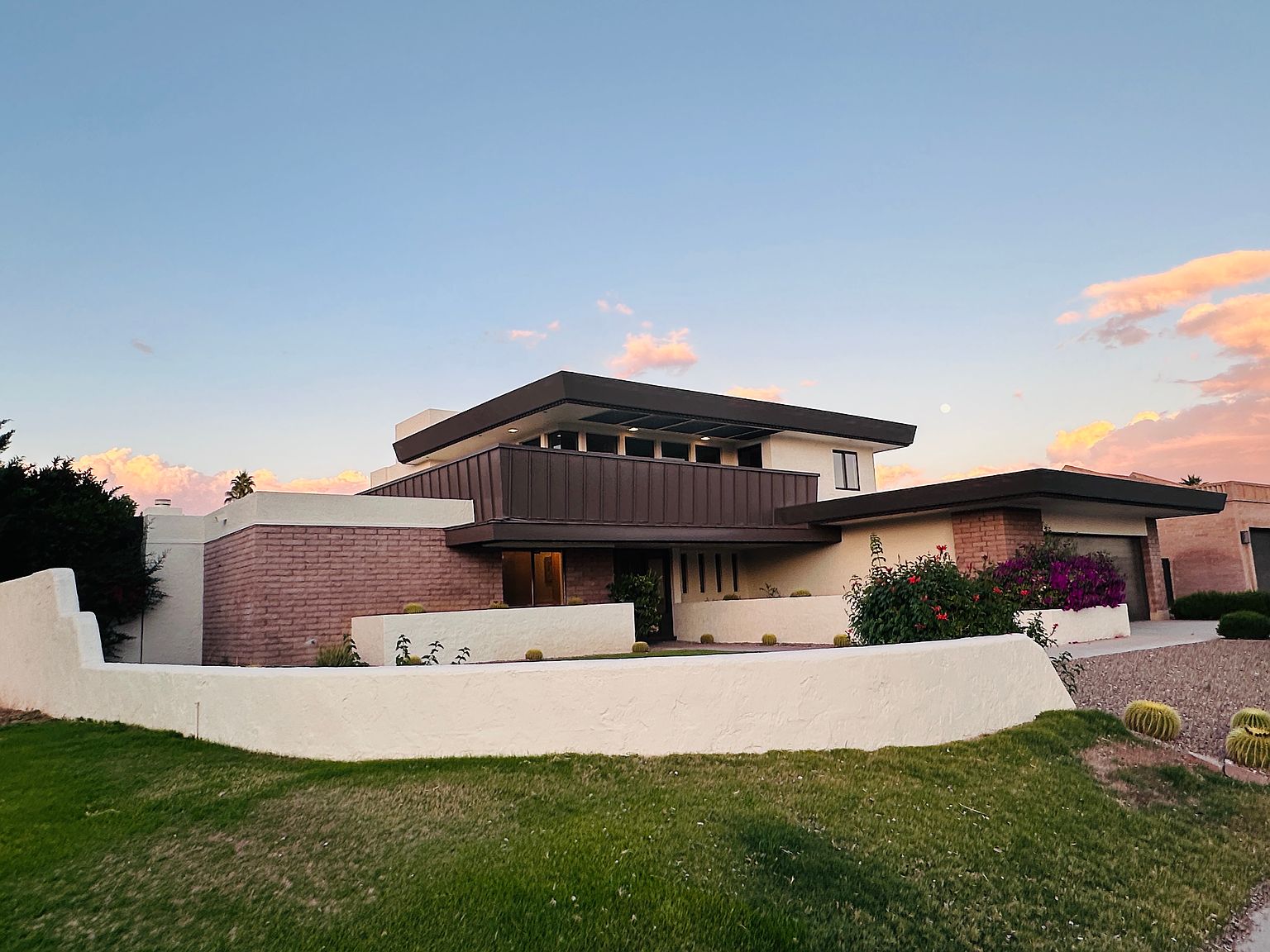 8166 E Del Cadena Dr photo 2