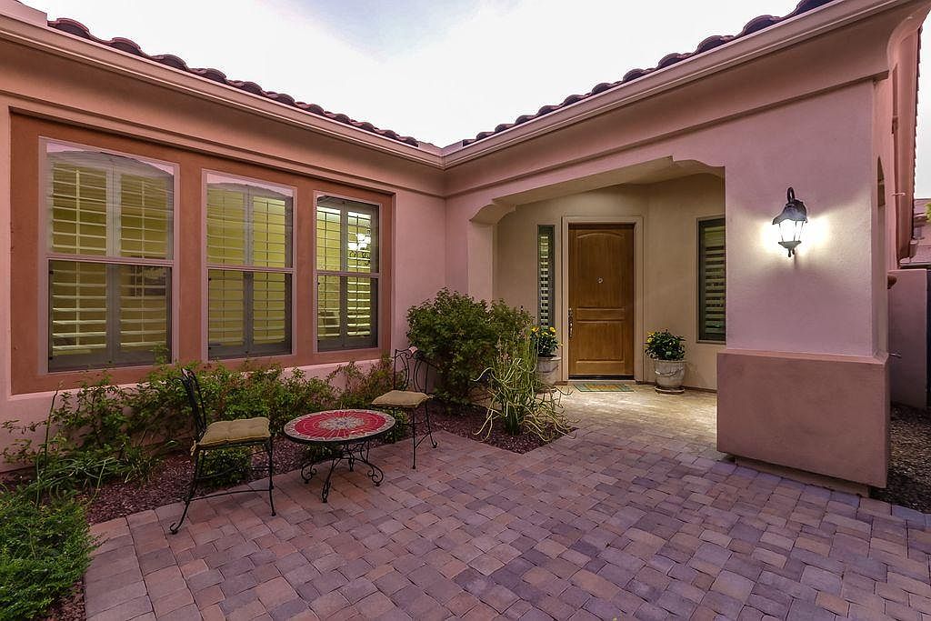 270 W New Dawn Dr photo 3