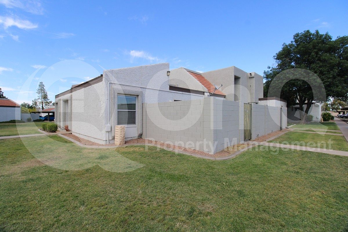 928 E Diamond Dr photo 3