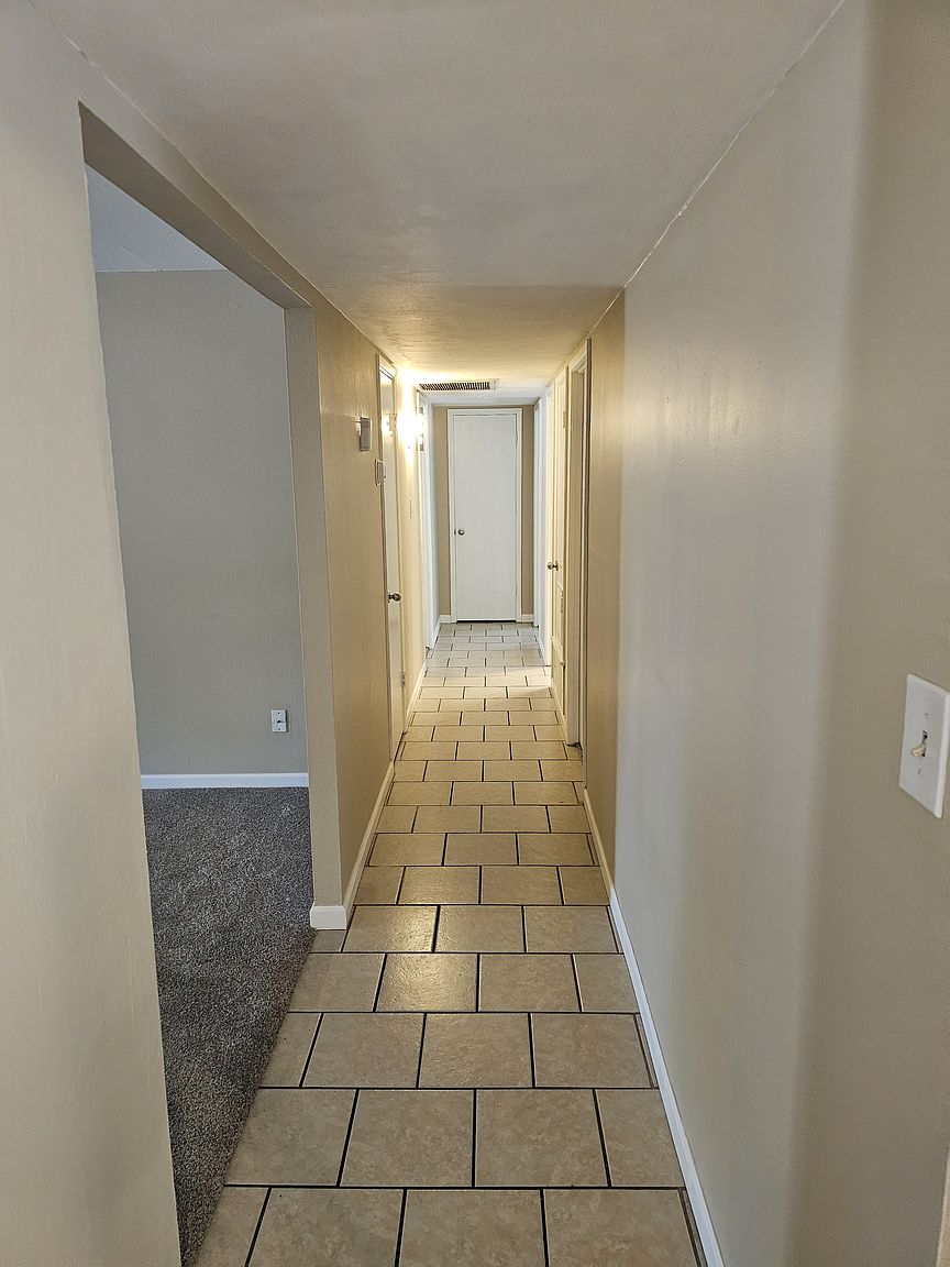 1409 E Alameda Dr photo 4