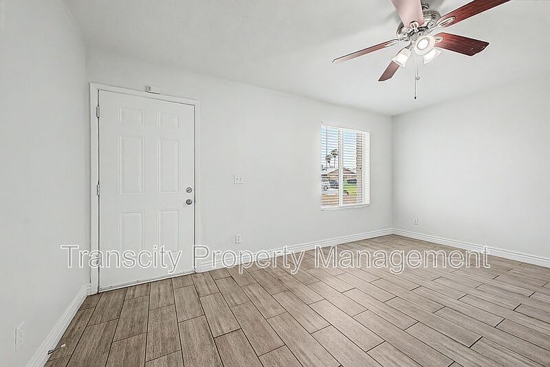 4328 E Saint Catherine Ave Phoenix, AZ 85042 photo 4