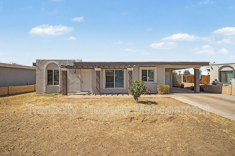 4328 E Saint Catherine Ave Phoenix, AZ 85042 photo 2