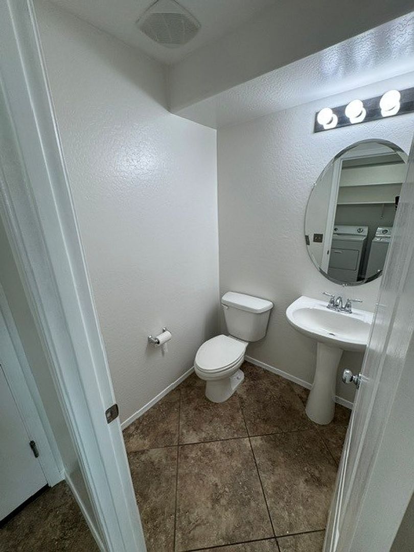 1823 S Balboa Dr Gilbert, AZ 85295 photo 4