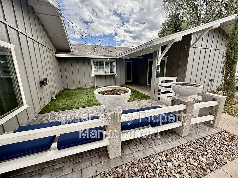 4415 W Gelding Dr Glendale, AZ 85306 photo 2