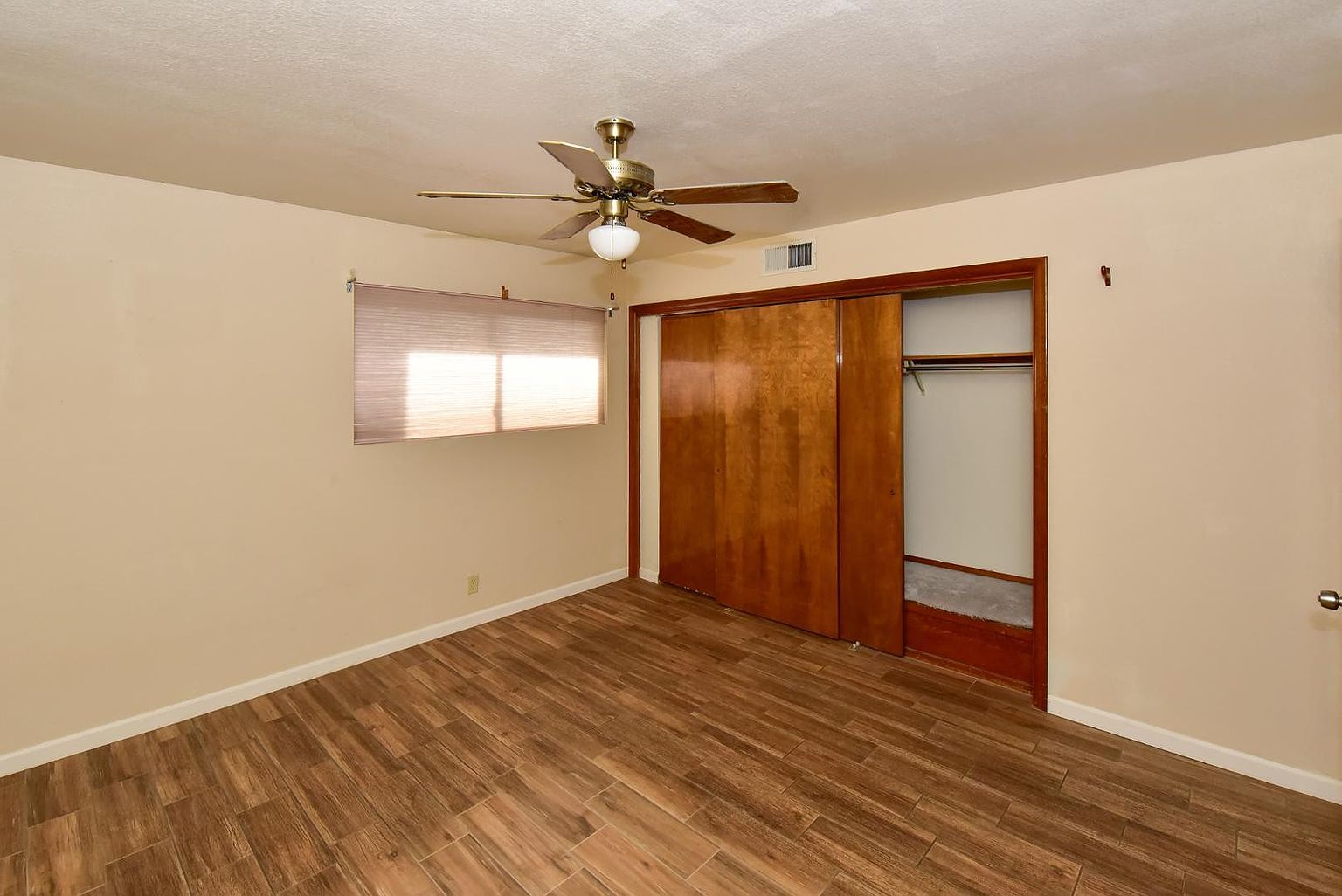 439 E Brown Rd Mesa, AZ 85203 photo 4