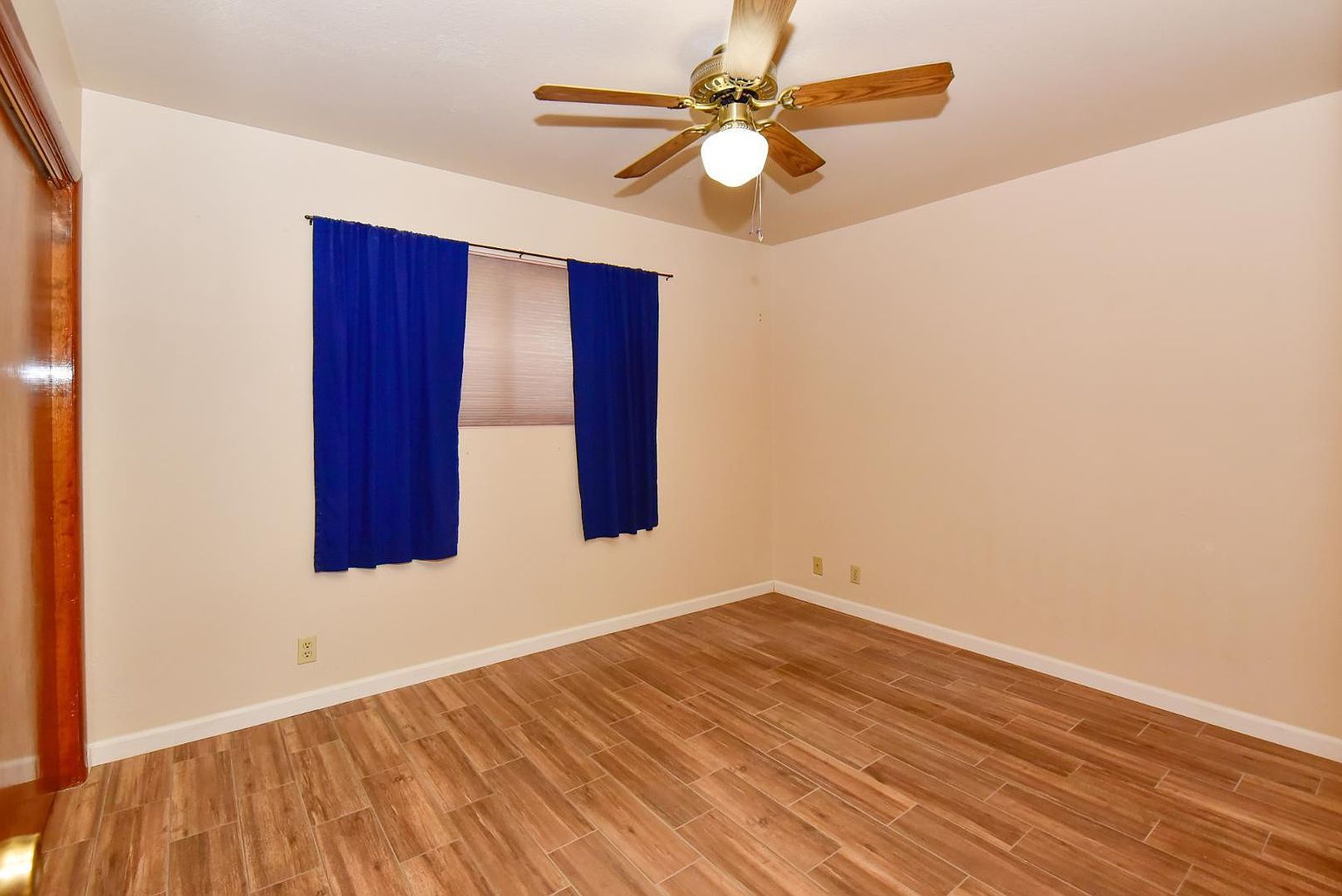 439 E Brown Rd Mesa, AZ 85203 photo 3