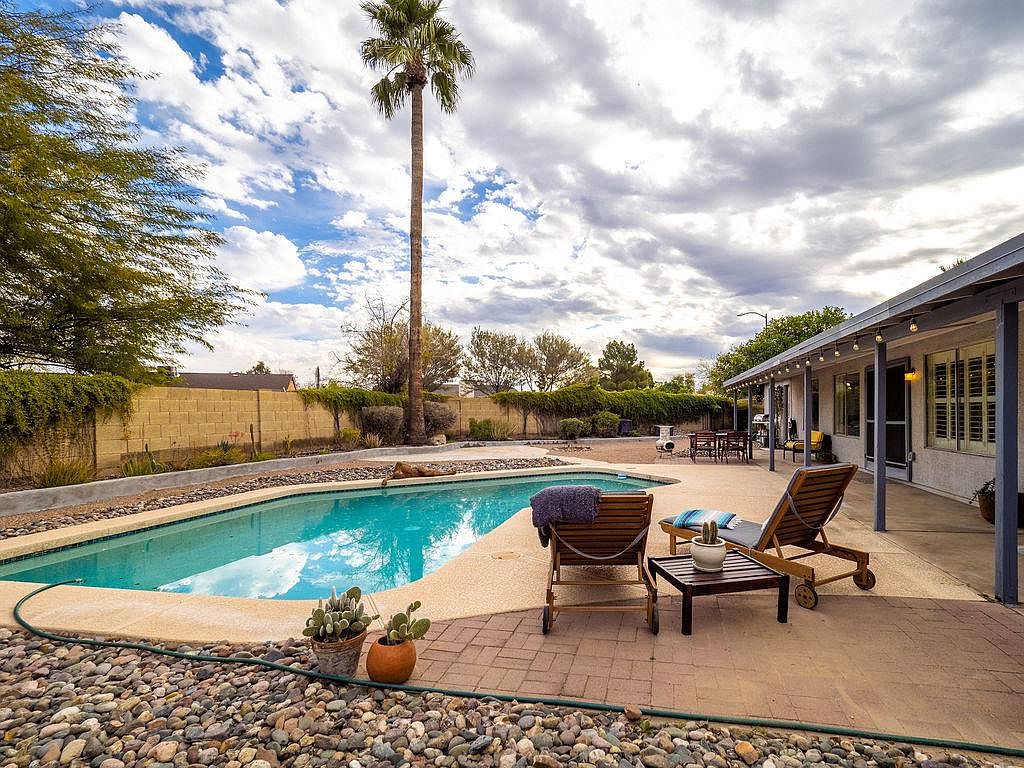 6308 W Port Royale Ln photo 2