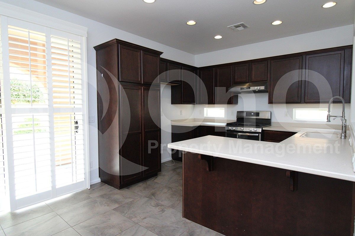 9134 S Roberts Rd photo 3