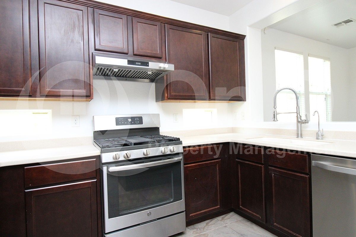 9134 S Roberts Rd photo 4