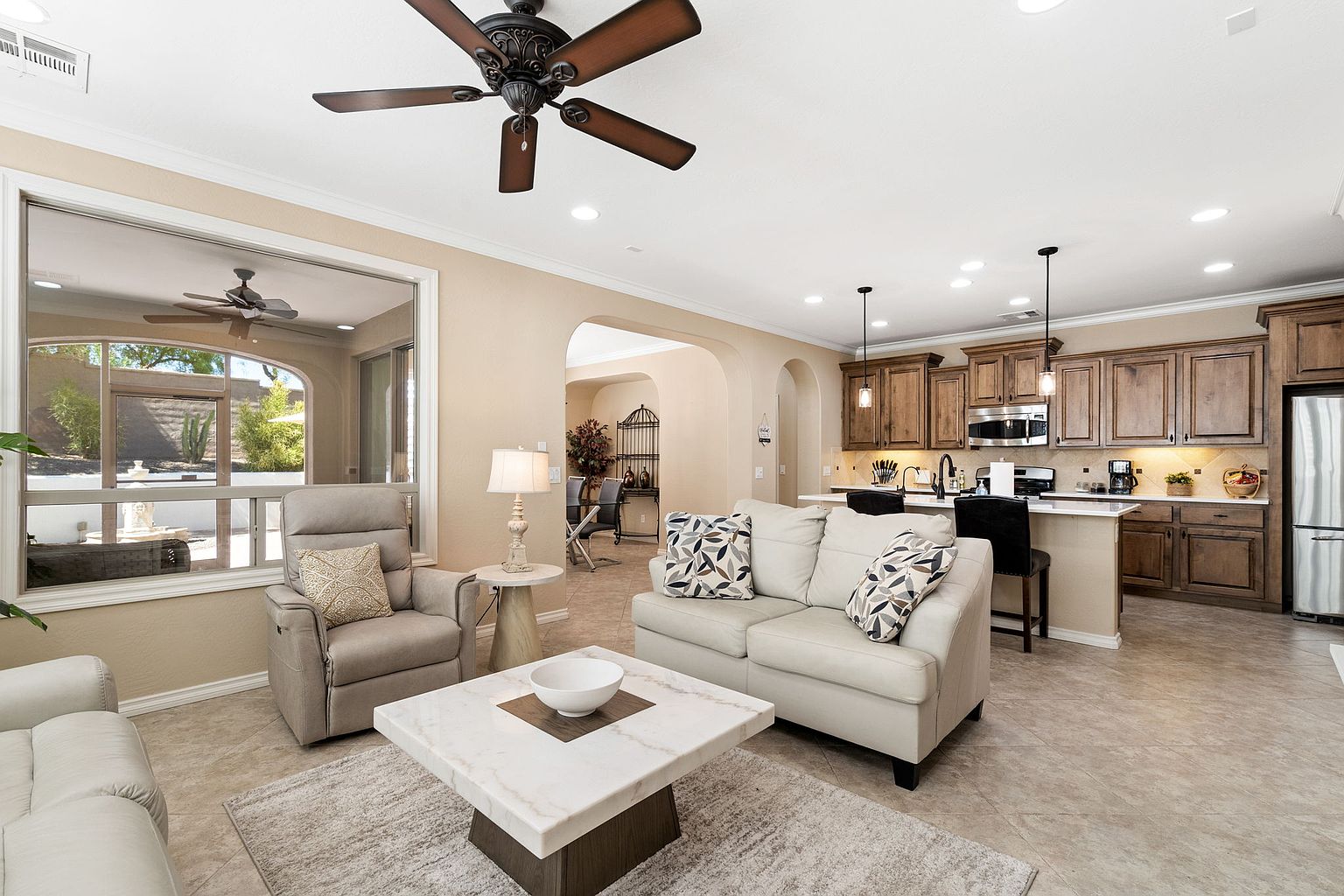 1732 E Vesper Trl photo 2