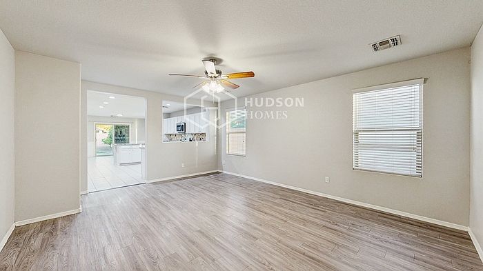 37978 N Beverly Ave photo 5