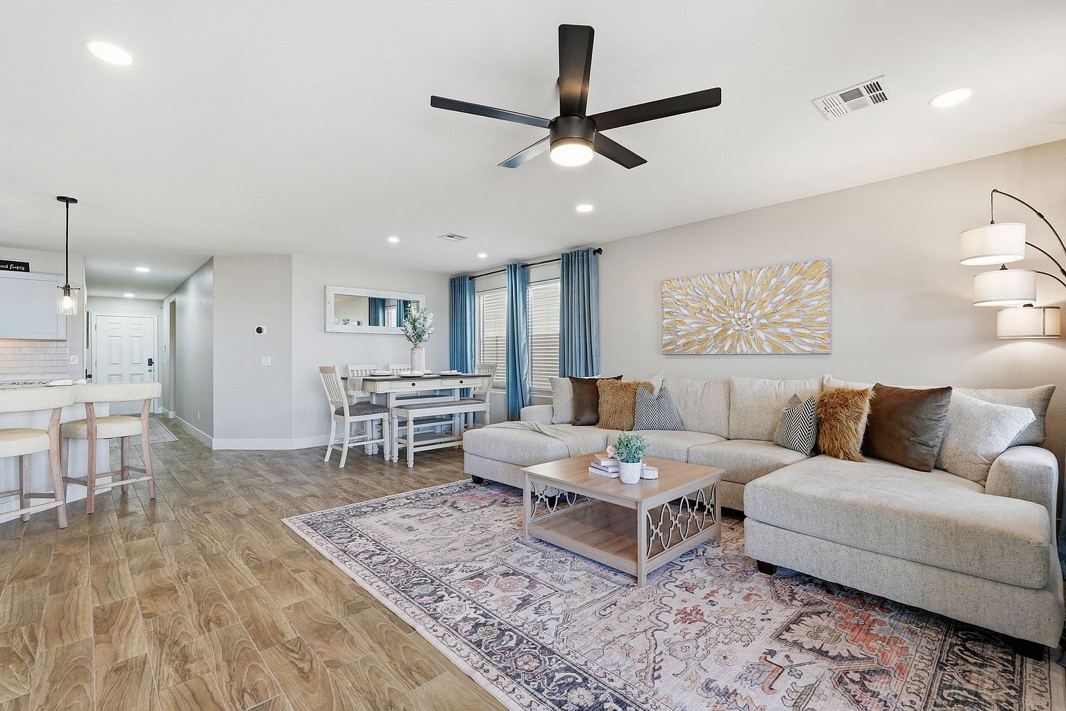 4665 E Longhorn St photo 2