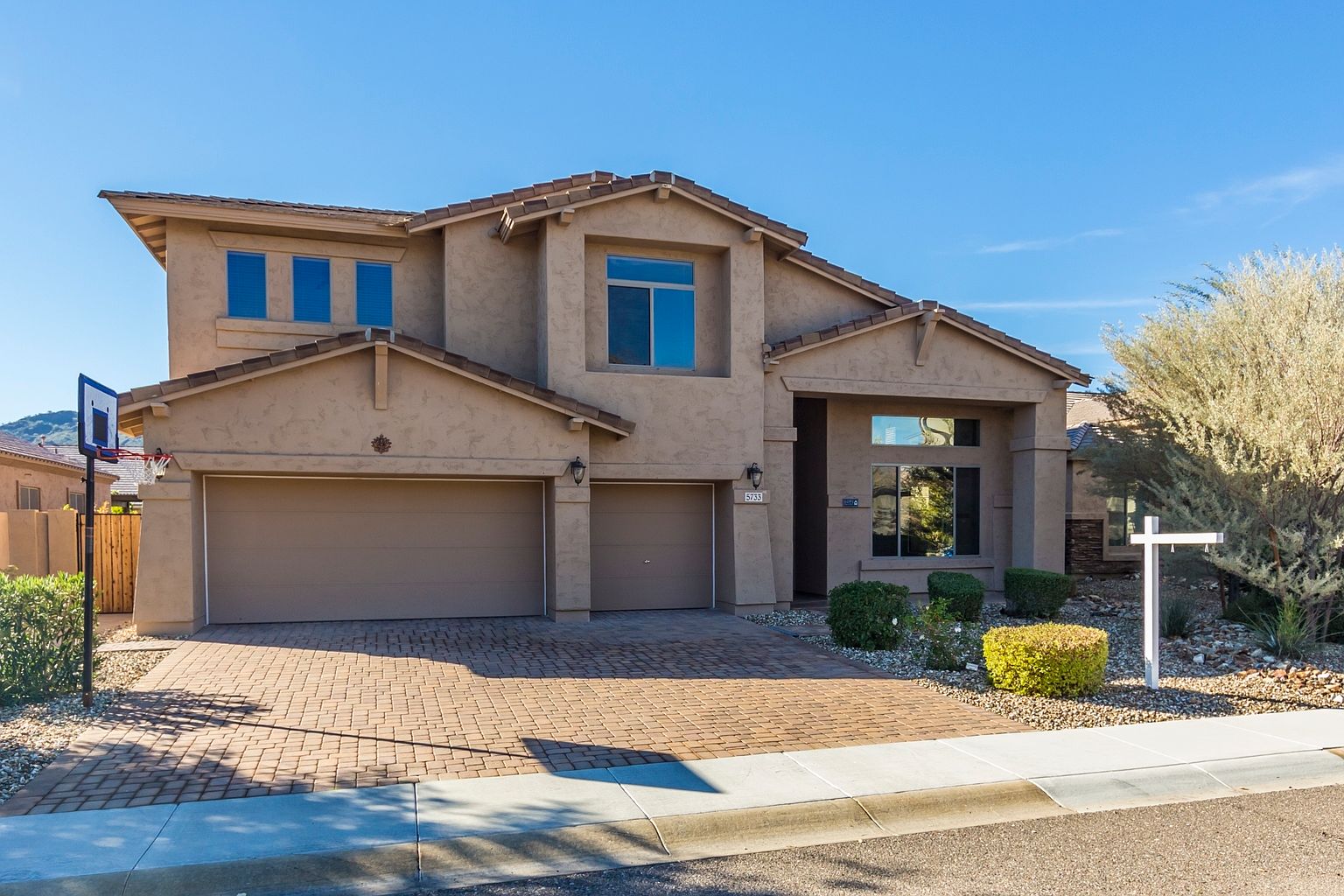 5733 W Plum Rd Phoenix, AZ 85083 photo 2