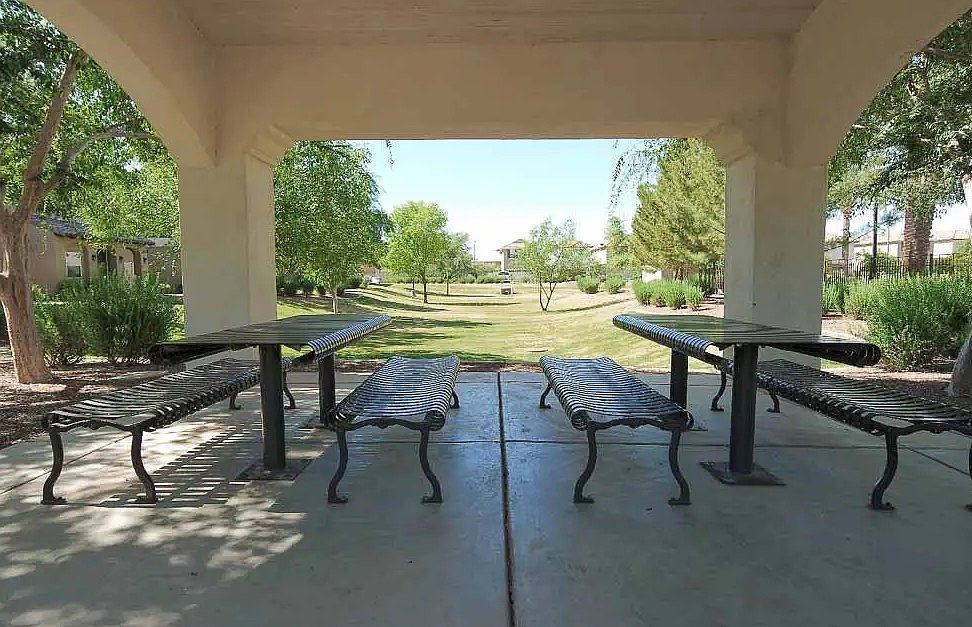 3809 E Edna Dr photo 4