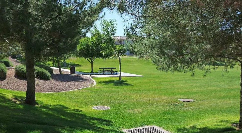 3809 E Edna Dr photo 2