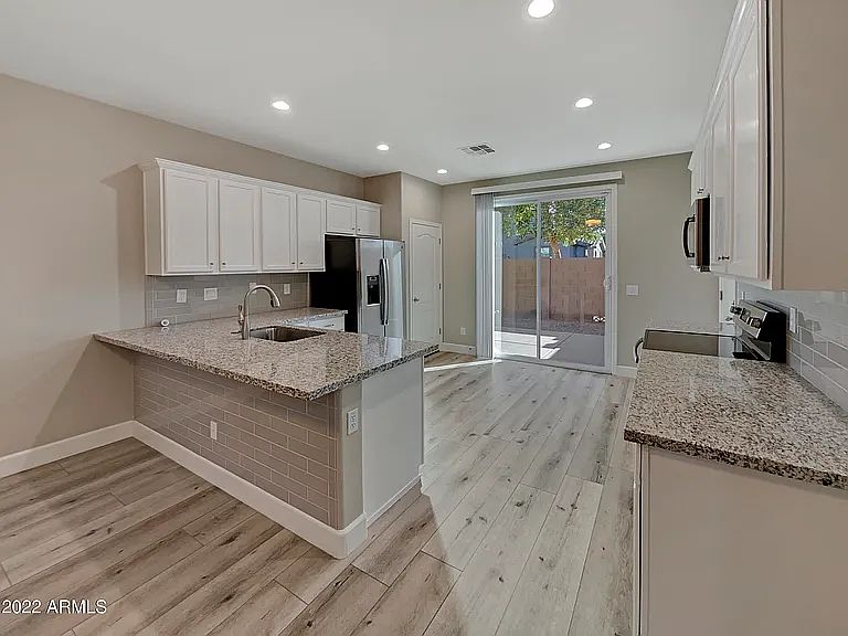 7227 S 48th Gln photo 3