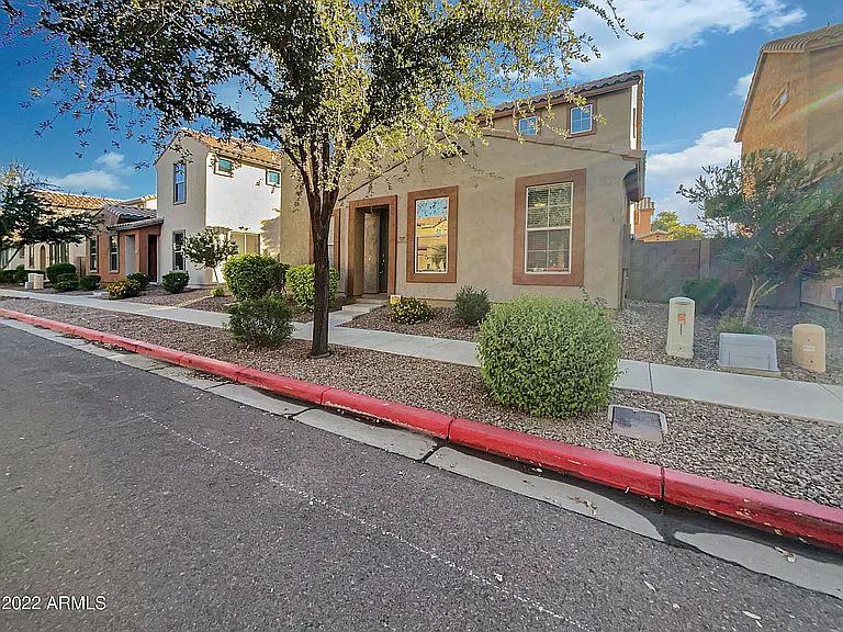 7227 S 48th Gln photo 2