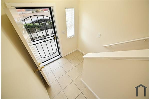 7517 Bancroft Ave photo 2