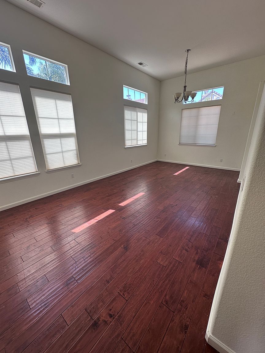 649 W Viento St photo 3
