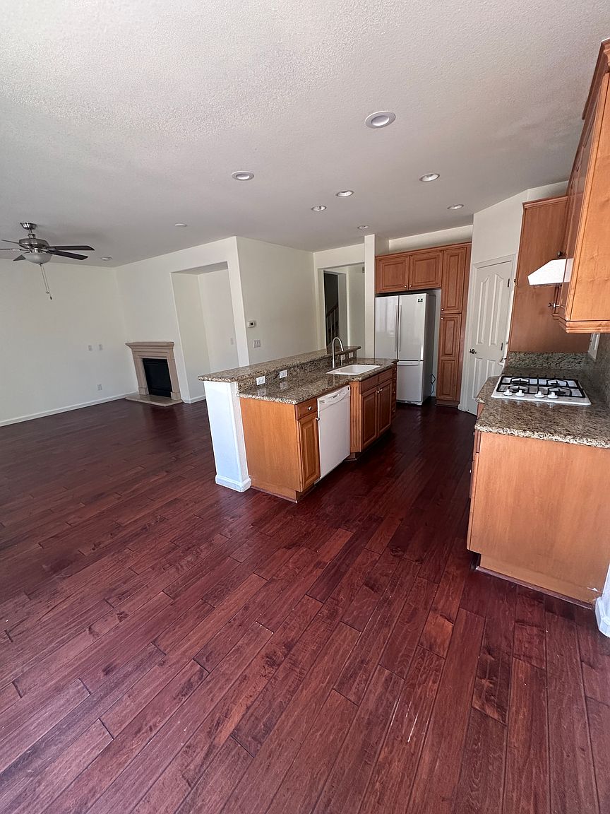 649 W Viento St photo 4