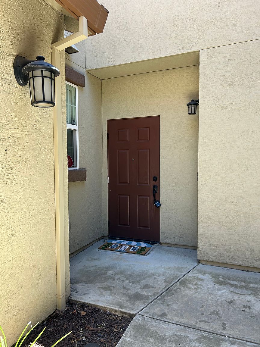 228 W Lucita Way photo 4