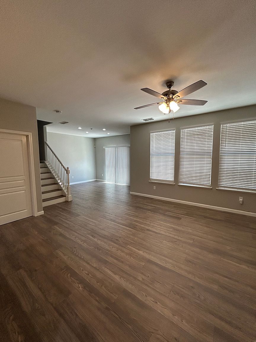 228 W Lucita Way photo 5