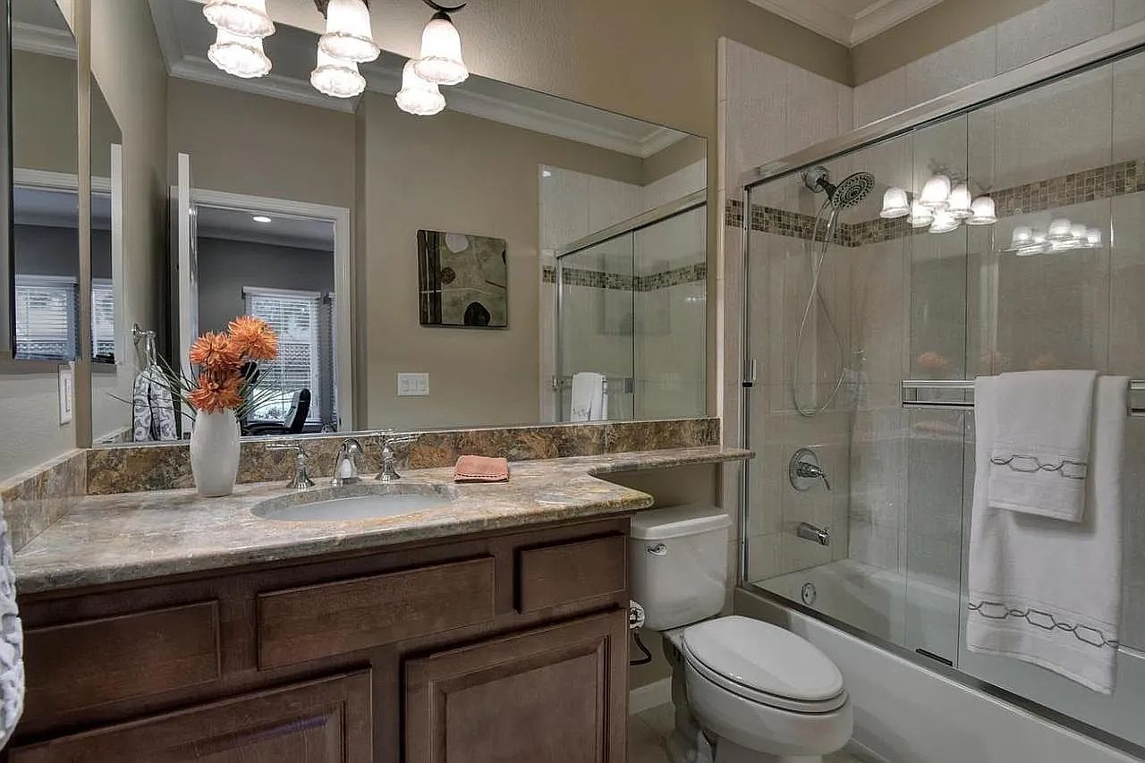 2218 Woodberry Ln photo 3