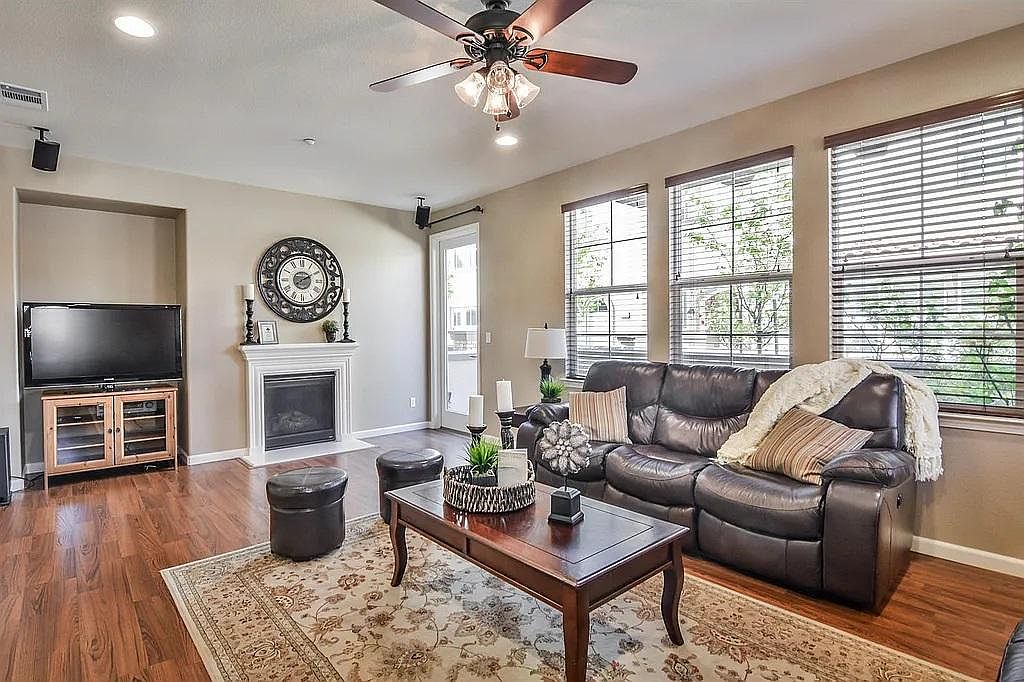 5230 Fioli Loop photo 5