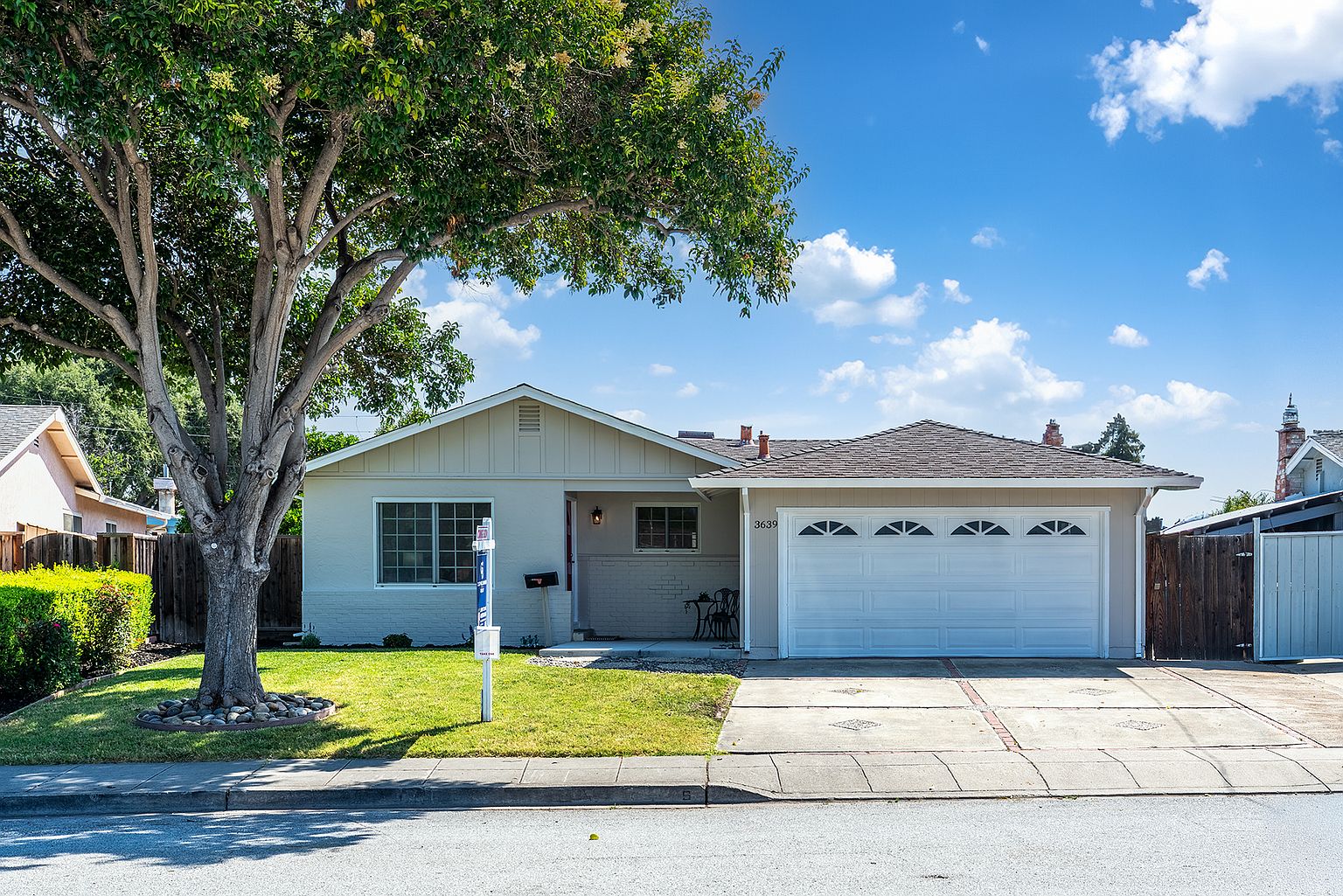 3639 Macgregor Ln photo 2