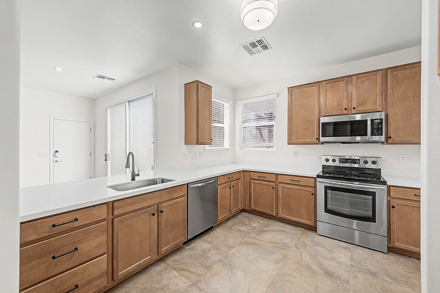 886 S Huish Dr photo 2