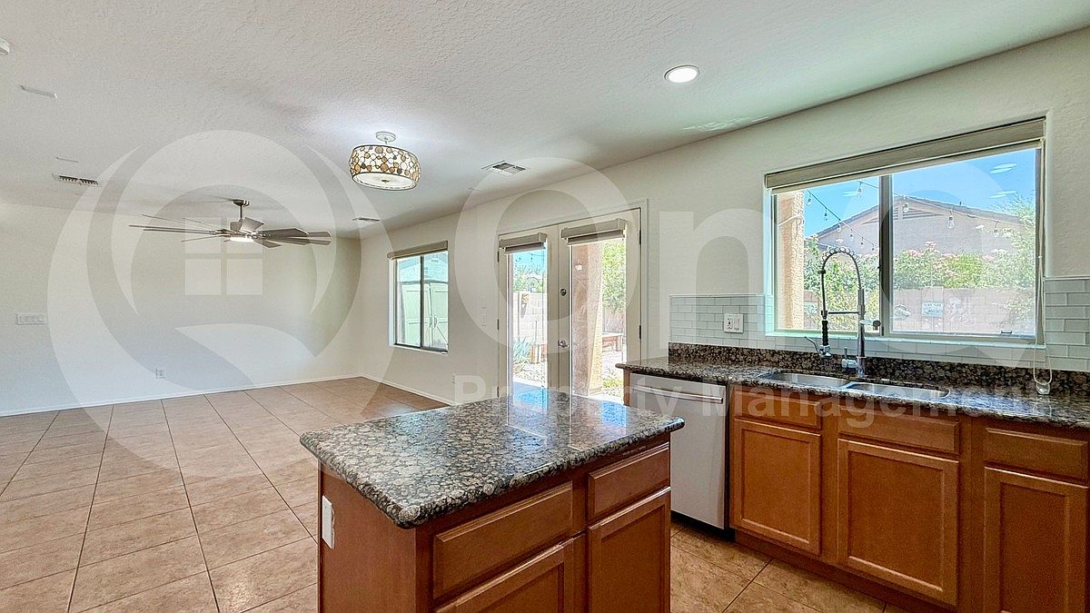 5731 W Beth Dr Phoenix, AZ 85339 photo 5