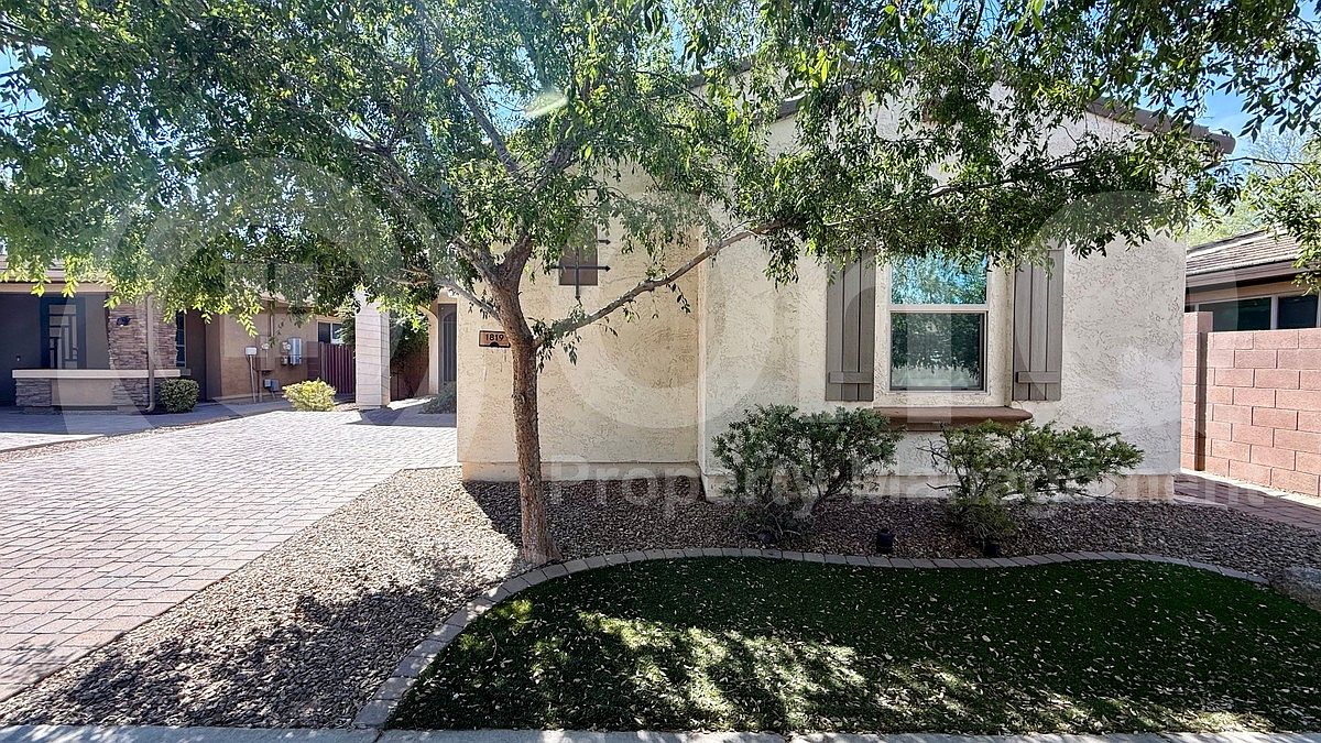 1819 S Racine Ln Gilbert, AZ 85295 photo 4