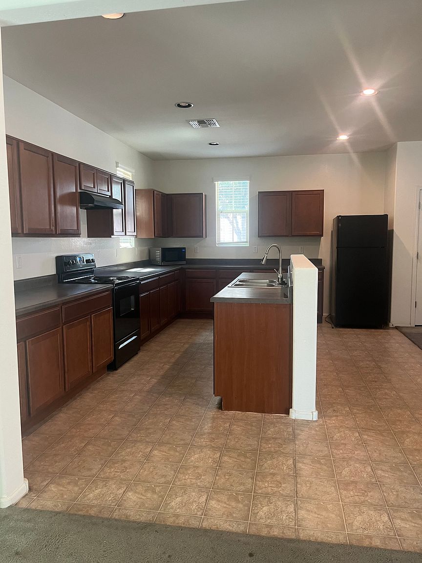 4130 E Cathy Dr photo 3
