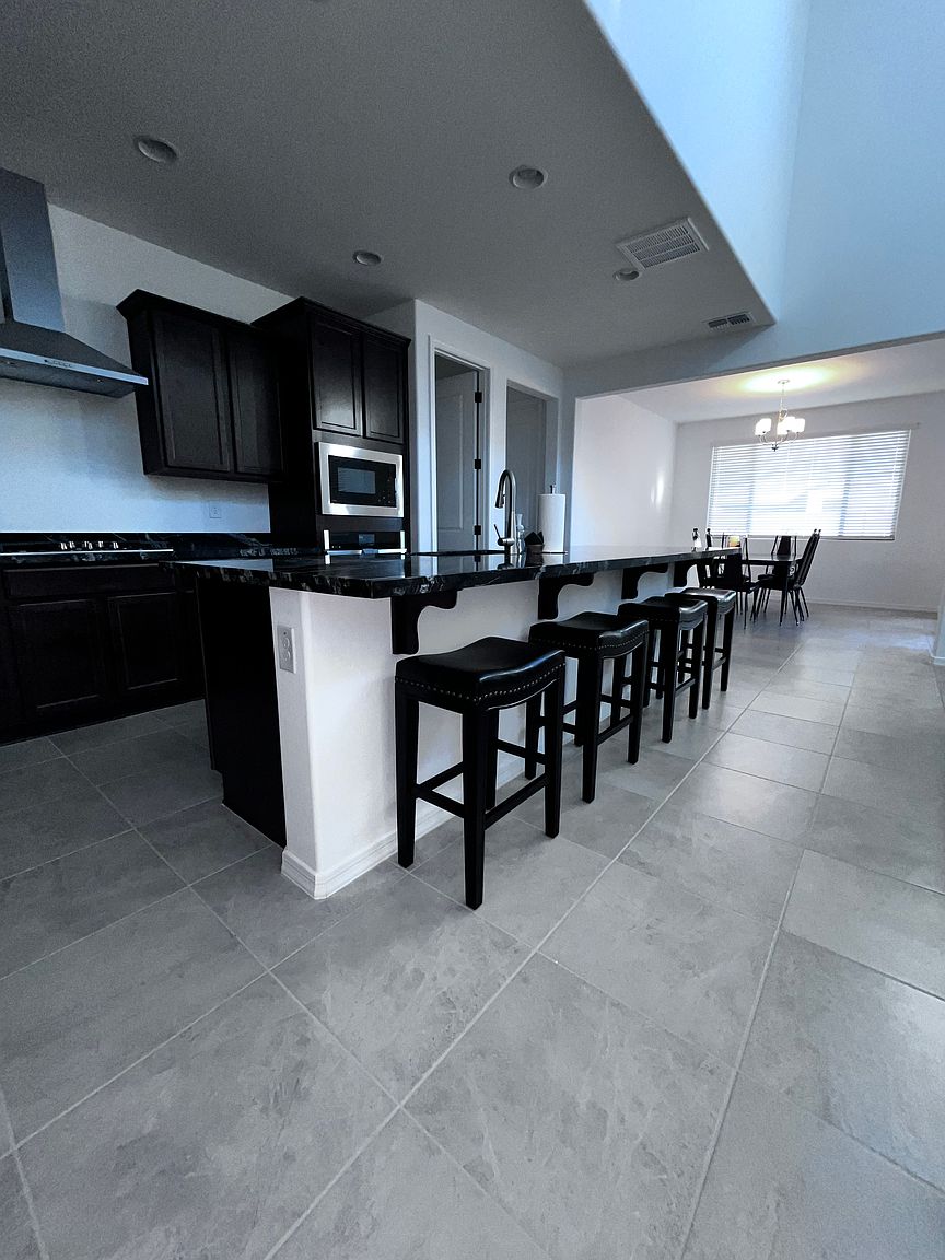 5332 W Rainwater Dr photo 2