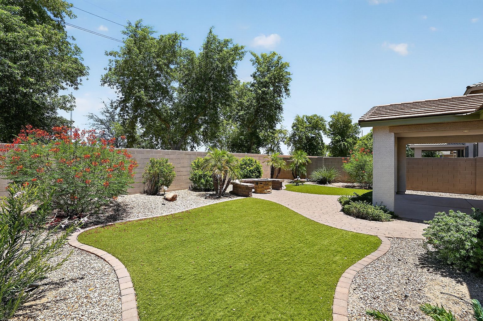 15772 W Shaw Butte Dr photo 2