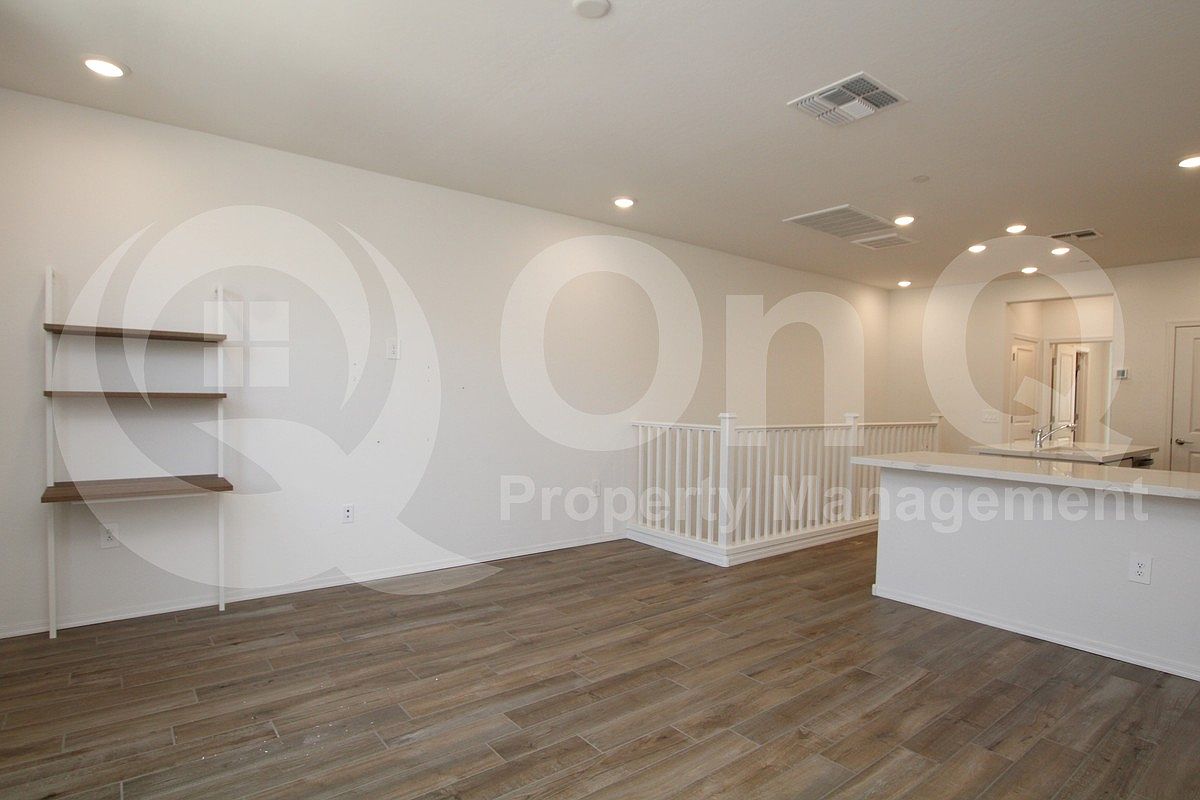 2632 South Peppertree Drive, Gilbert, AZ 85295 photo 4